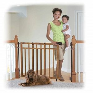 summer-Infant-banister-and-stair-gate-top-of-stairs